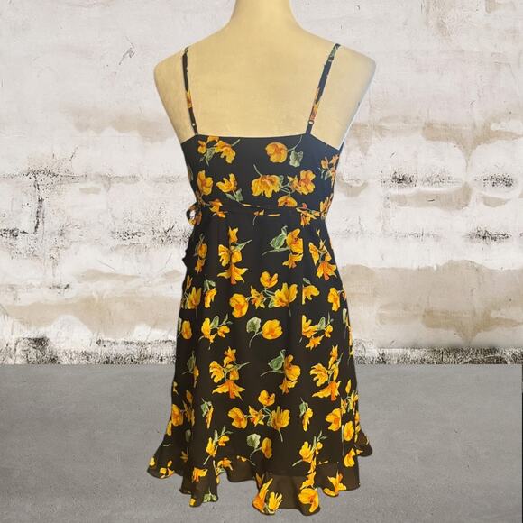 TOPSHOP NWOT Floral Wrap Strappy Mini Dress Size 4 - Picture 6 of 8